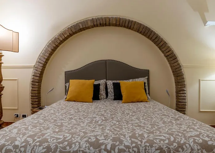 Guesthost - Piazza Navona & Pantheon Apartment *